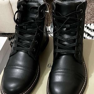 Men's casual leather shoes